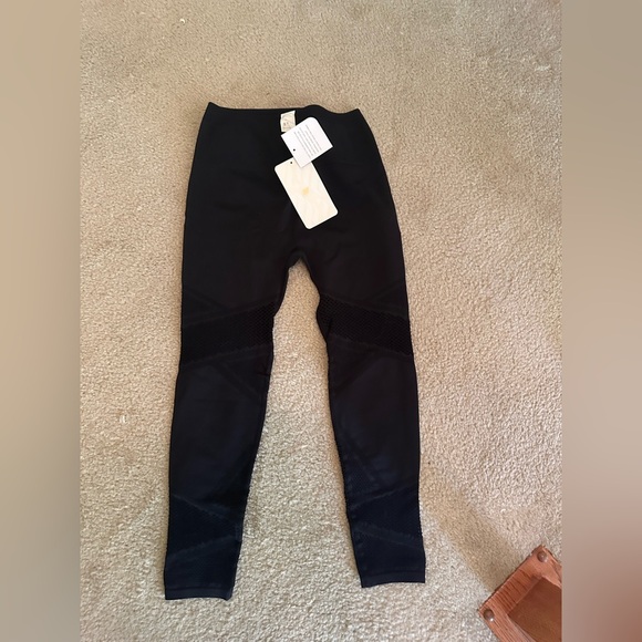 Fabletics Pants - NWT Fabletics leggings size small